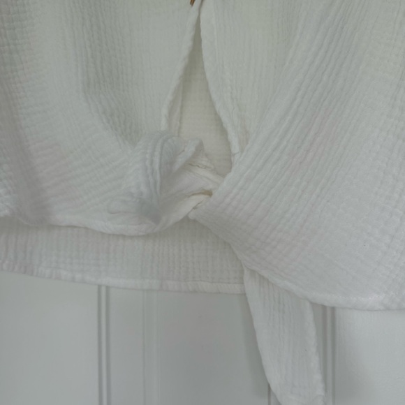 Kirious Los Angeles White Gauzey Top w/ Gold Buttons and Knot in Front - Picture 2 of 4